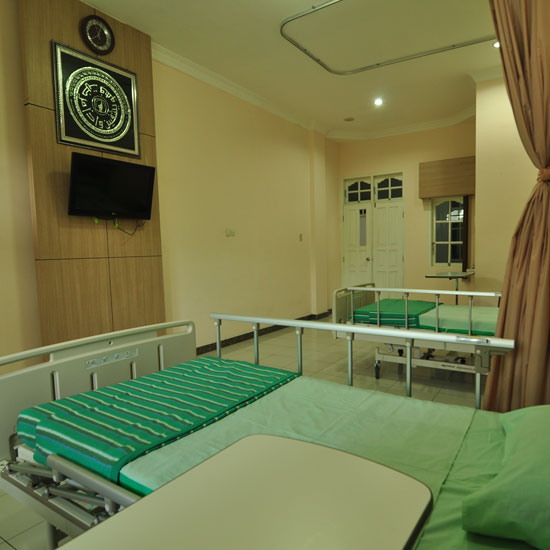 Kamar Rawat Inap Kelas II — Rumah Sakit Umum Sufina Aziz